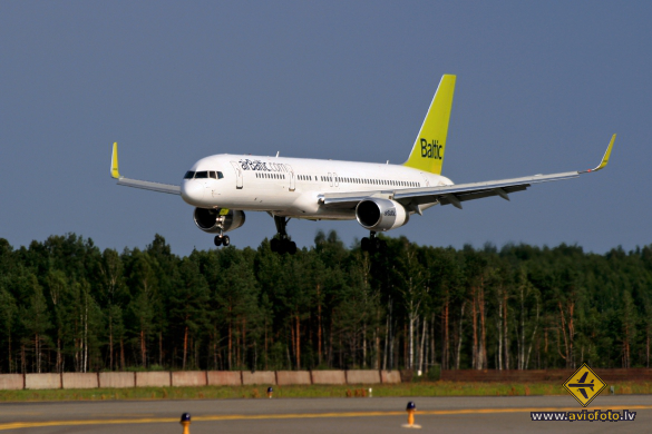 Boeing 757-256